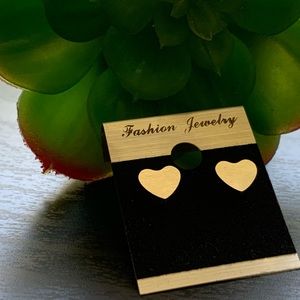 Silver heart shaped earrings w/ back piece
